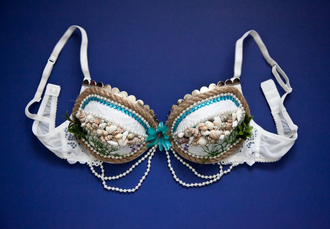 DIY mermaid bra top for Halloween costume, decorated with shells, jewels, and pearls. Check out the DIY Mermaid and Sailor tutorial post for step-by-step instructions. For more DIY and felt crafting inspiration, follow The Felt Habit on Pinterest!